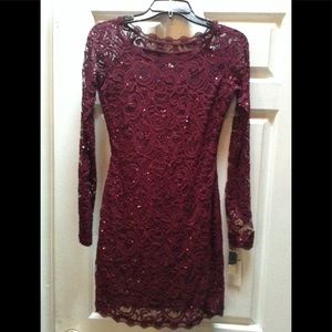 🆕 Beautiful Burgundy Prom Dress with Sequence🆕